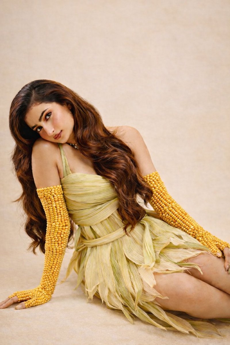 "image type": "photographic portrait",