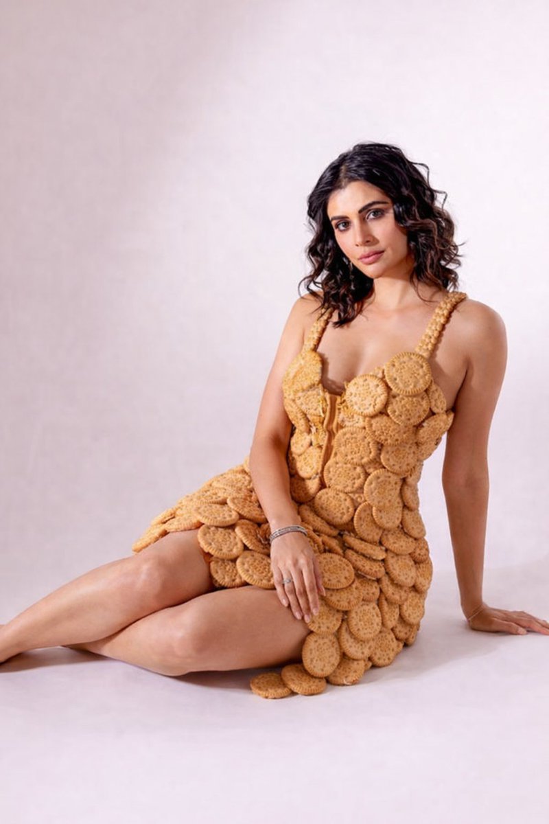 "image type": "studio fashion photography",