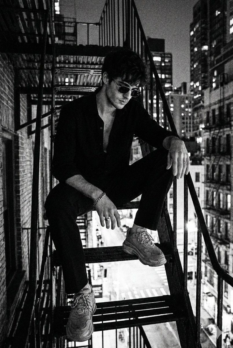 Create a portrait without changing the facial features. A bla...